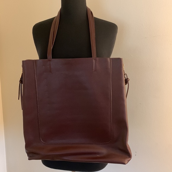 Nico & Olive Expandable Tote, Laptop Bag, Burgundy with Gold Hardware - Picture 5 of 5